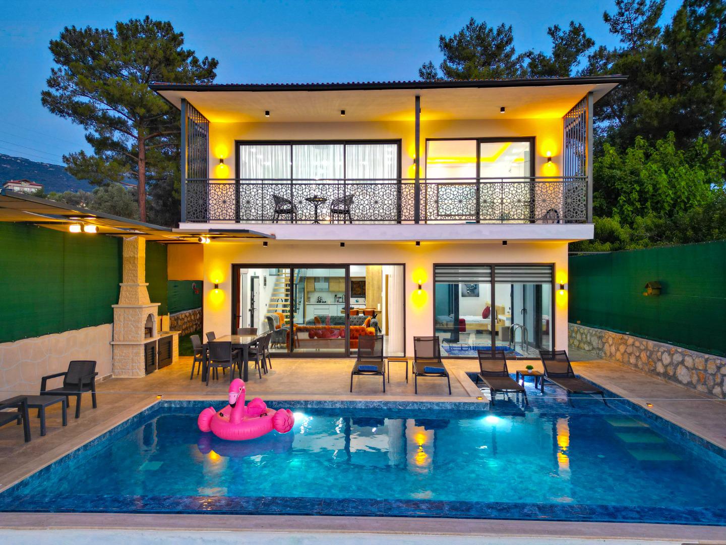 Villa Loft - Muhafazakar, Isıtmalı Havuzlu Villa Kiralama |