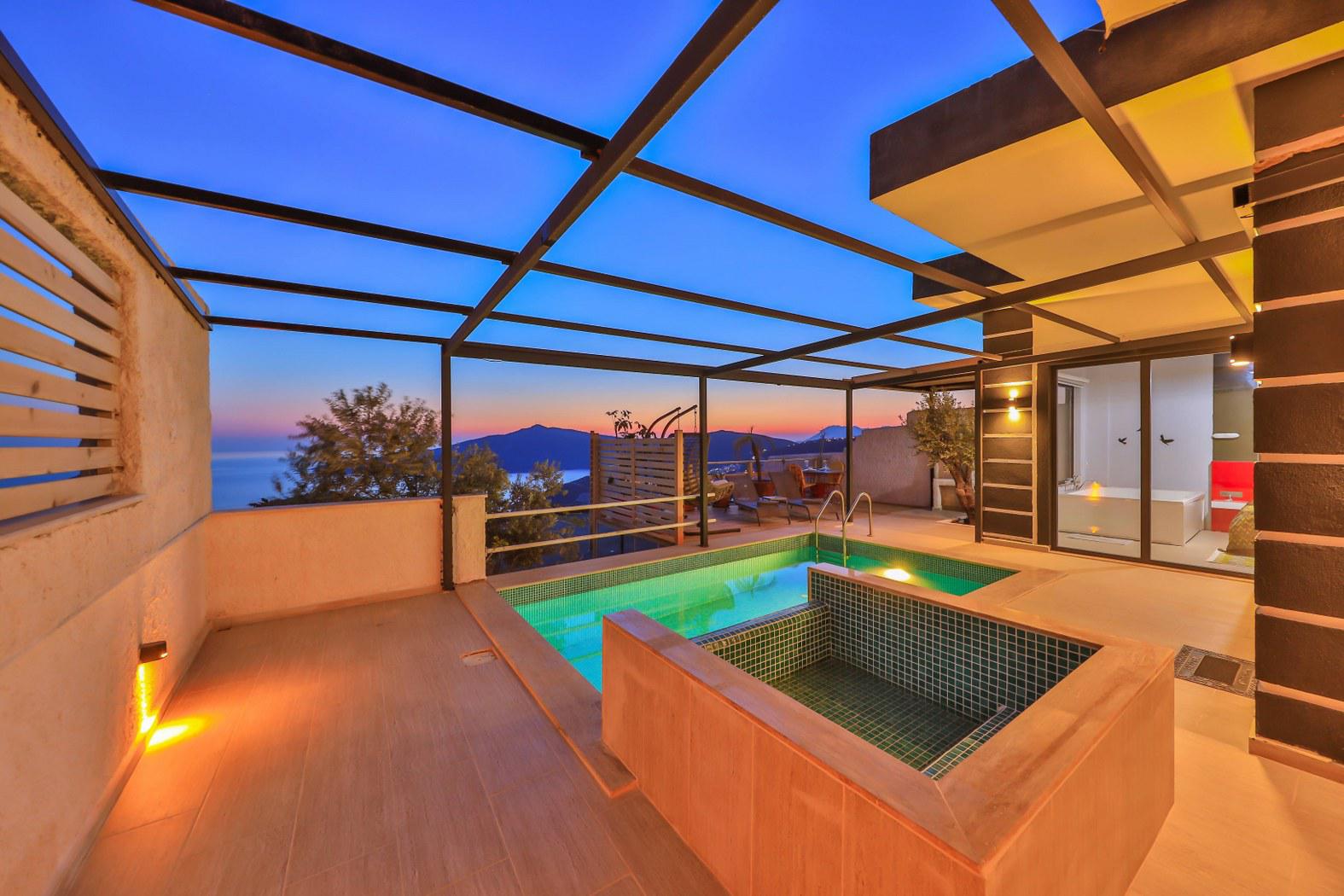 Villa Gusto 2 - Deniz Manzaralı ve Jakuzili Kiralık Villa