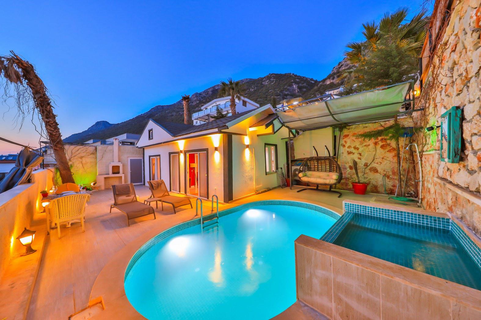 Villa Gusto 4 - Deniz Manzaralı ve Jakuzili Kiralık Villa