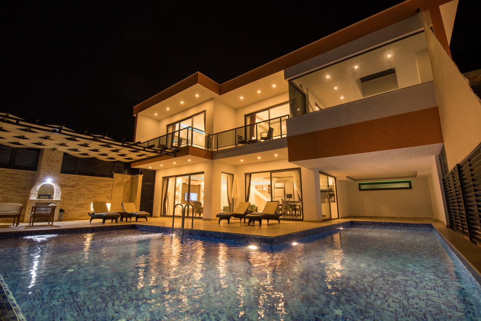Villa Yağmur - Isıtmalı Havuz ve Saunalı Villa Kiralama