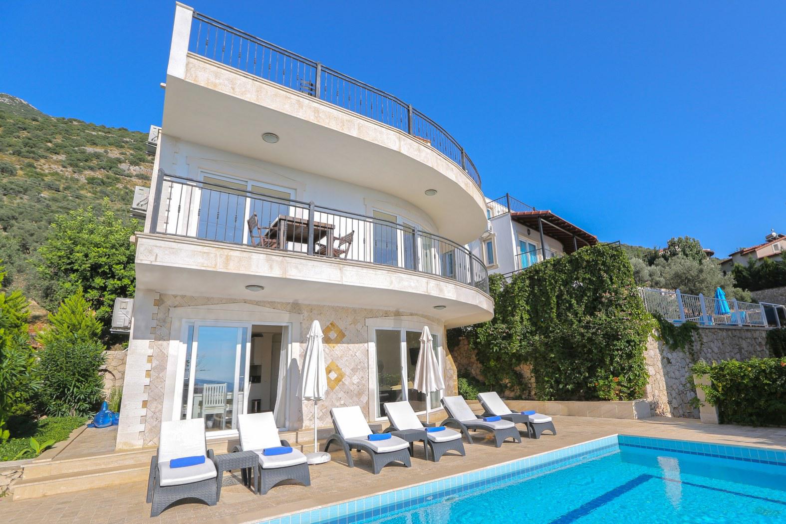 Villa Sarnıç - Geniş Havuzlu Villa Kiralama