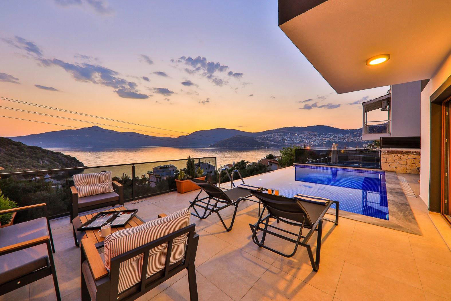VİLLA RAİNBOW - Jakuzili Deniz Manzaralı Kiralık Villa