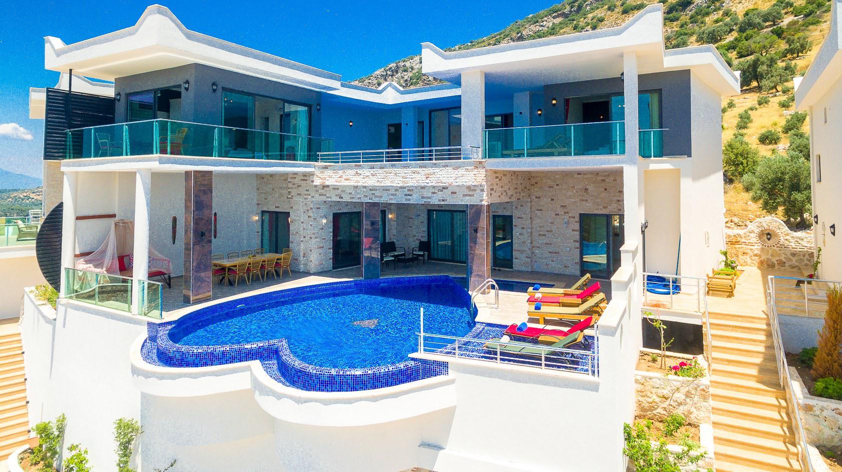 Villa Heart - Kalp Havuzlu ve Korunaklı Kiralık Villa |