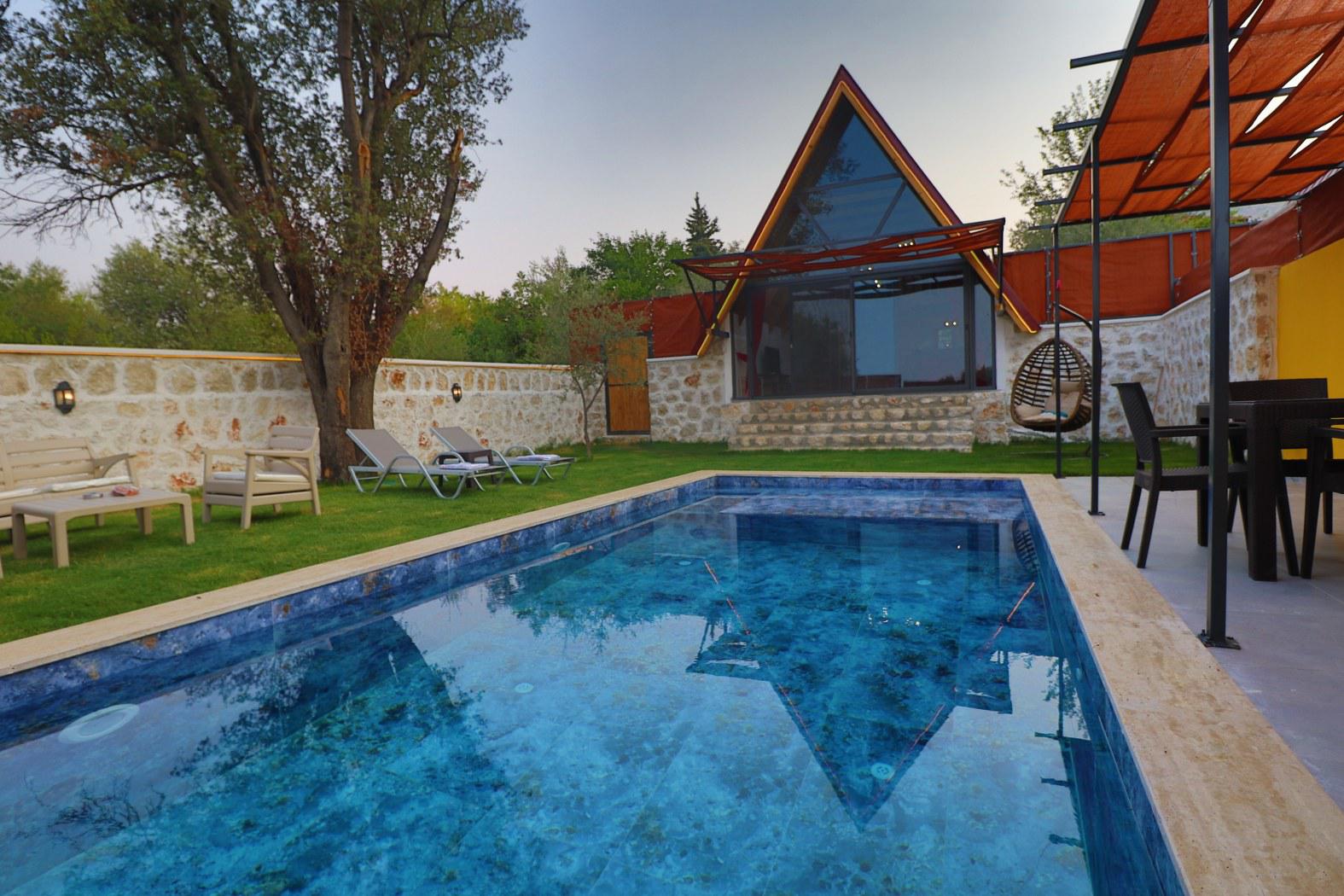 Villa Meşkhane - Korunaklı Havuz Alanlı Kiralık Villa