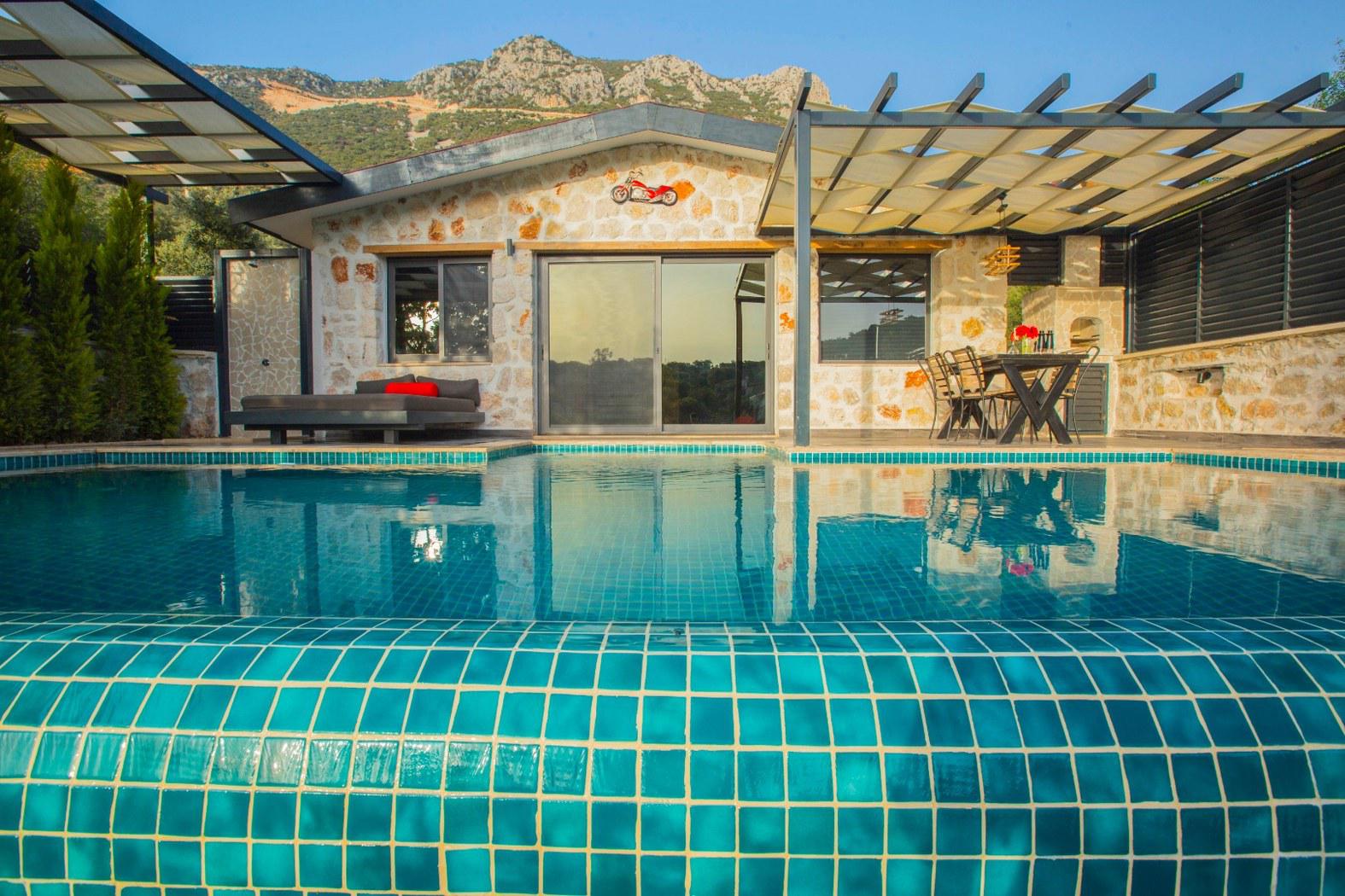 Villa Nivara - Korunaklı Havuz Alanlı Villa Kiralama