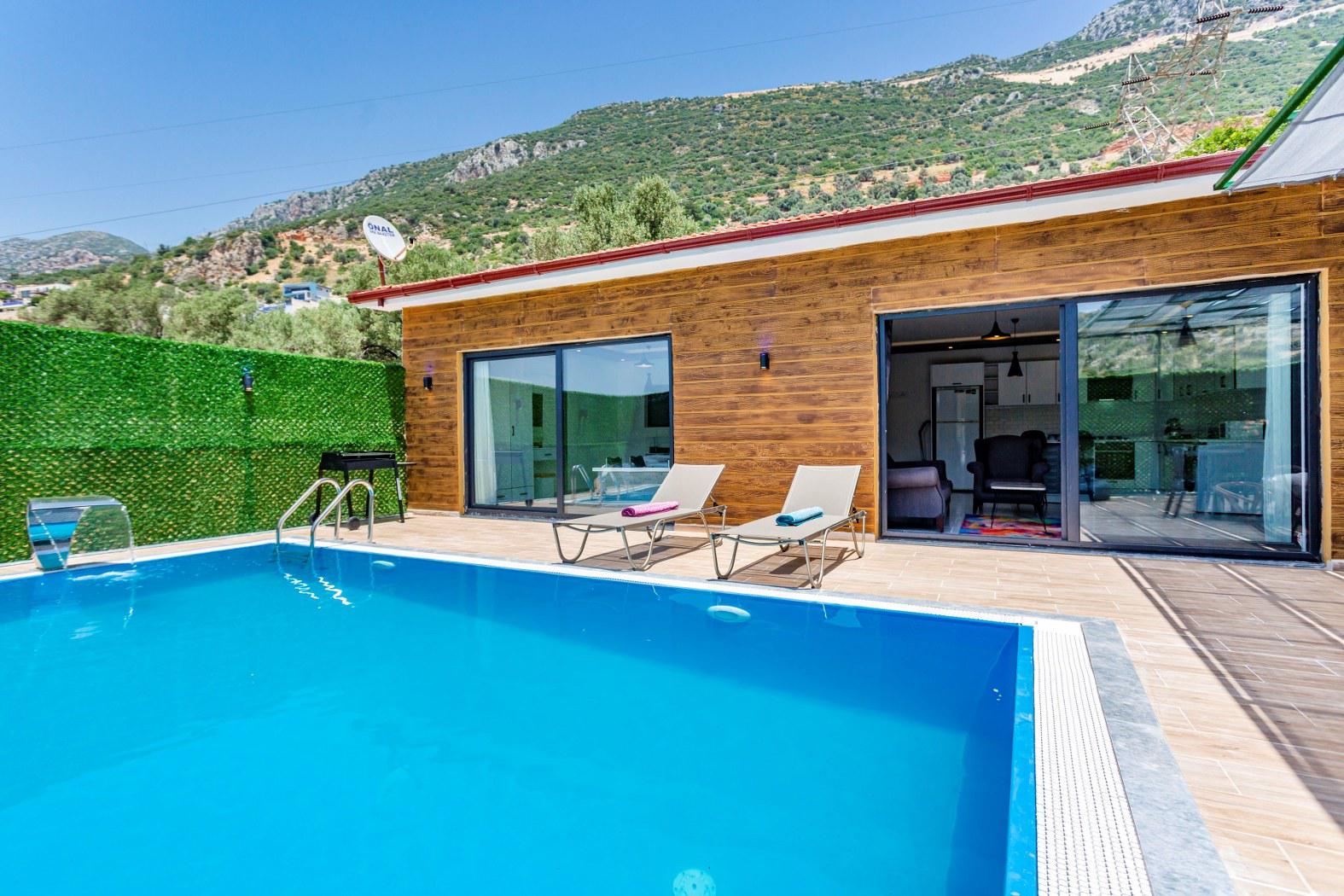 Villa Queen Duo - Korunaklı Havuz Alanlı Kiralık Villa