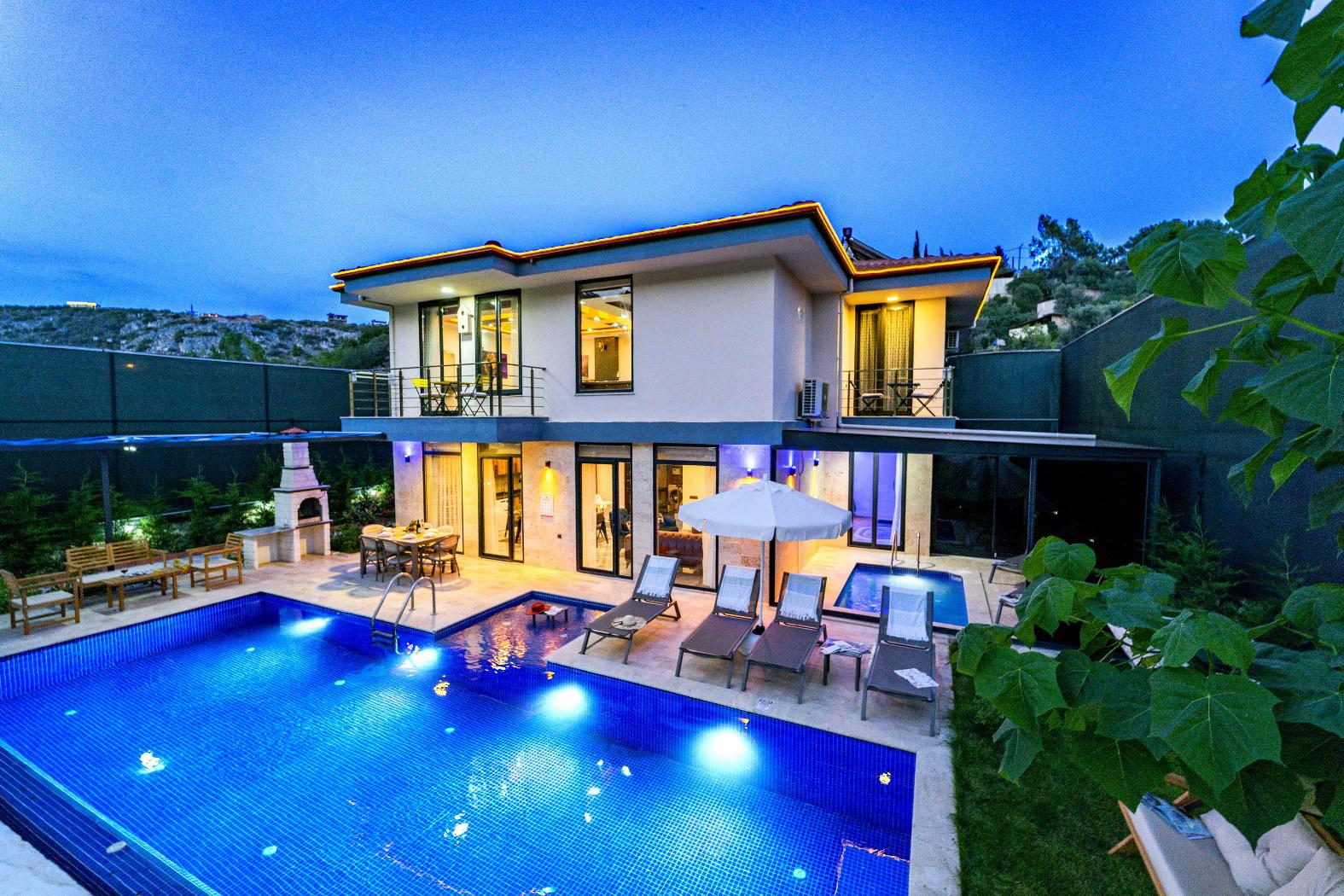 Villa Valeria - Geniş Havuzlu, 6 Kişilik Villa Kiralama