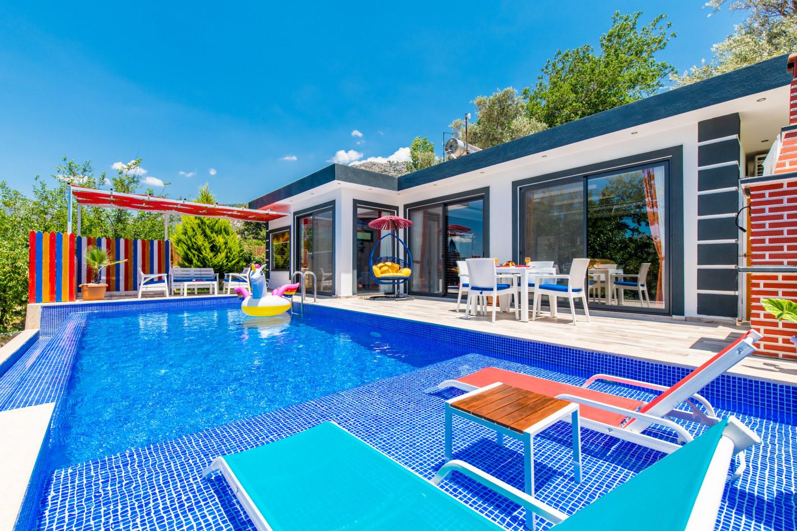 Villa Linay - Korunaklı Havuz Alanlı Kiralık Villa