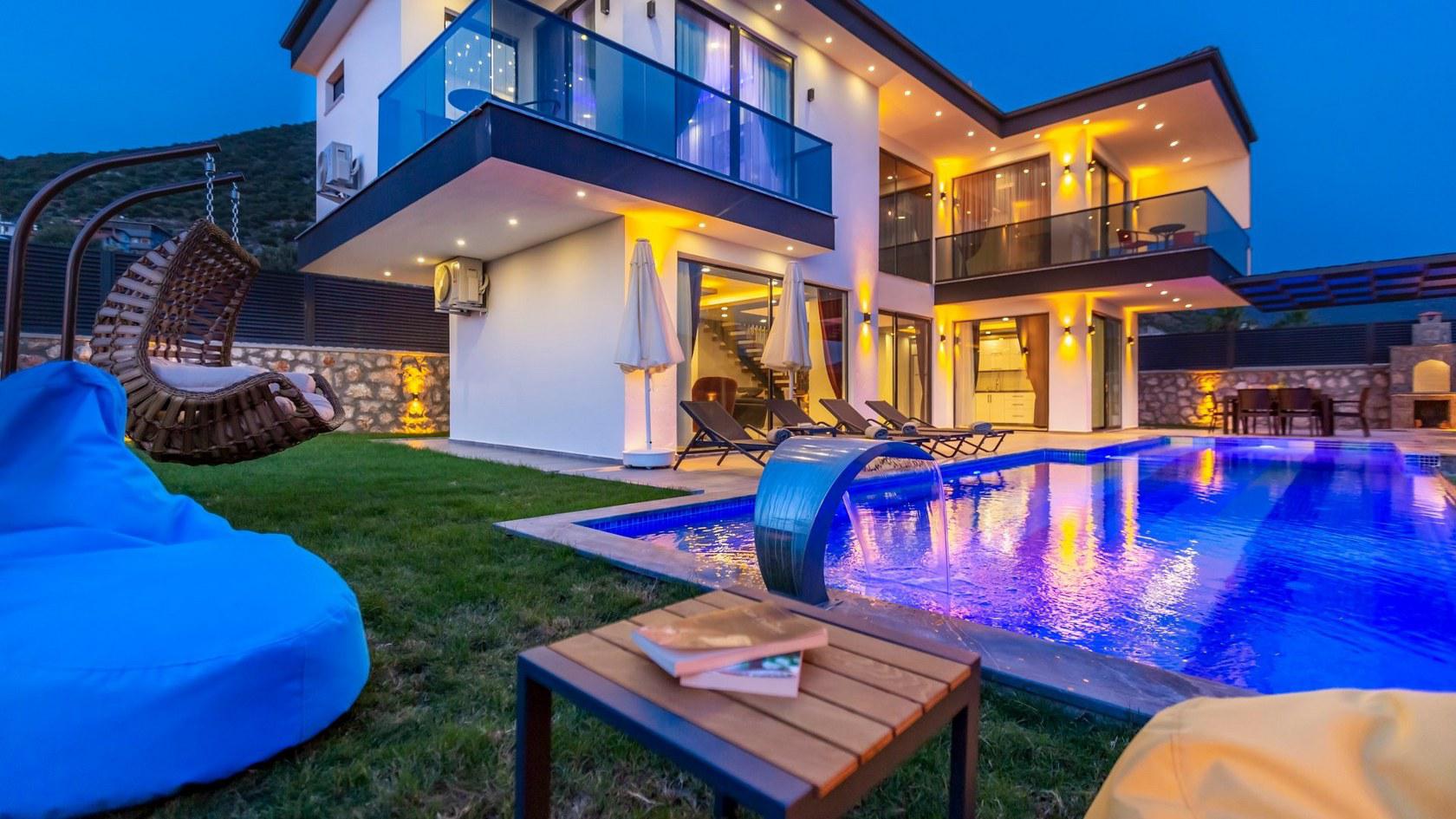 Villa Livaya - Bahçeli, Saunalı & Geniş Havuzlu Kiralık Villa