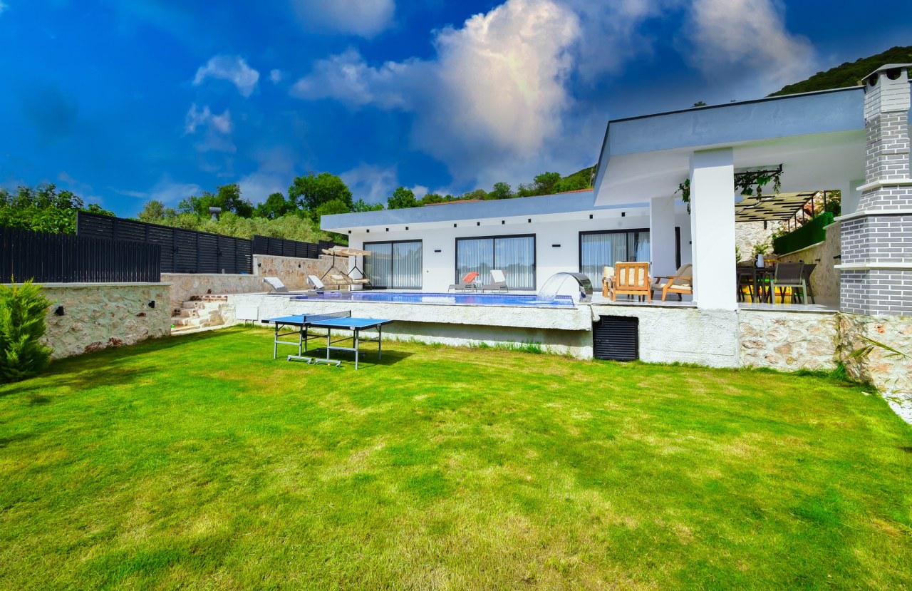 Villa İsland Girl - Muhafazakar, Jakuzili, Masa Tenisli Kiralık Villa |