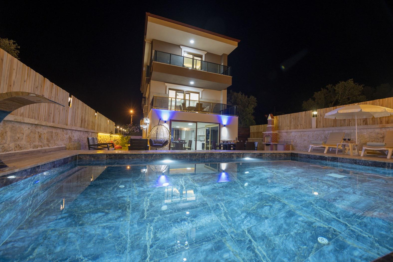 Villa Kumdağı - 9 Kişilik ve Denize Yakın Villa Kiralama