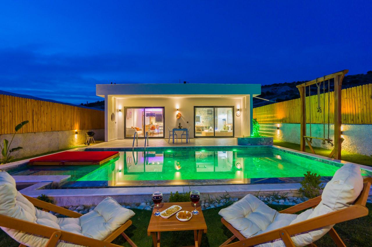 Villa Sheraton 2 - Korunaklı ve Jakuzili Kiralık Villa