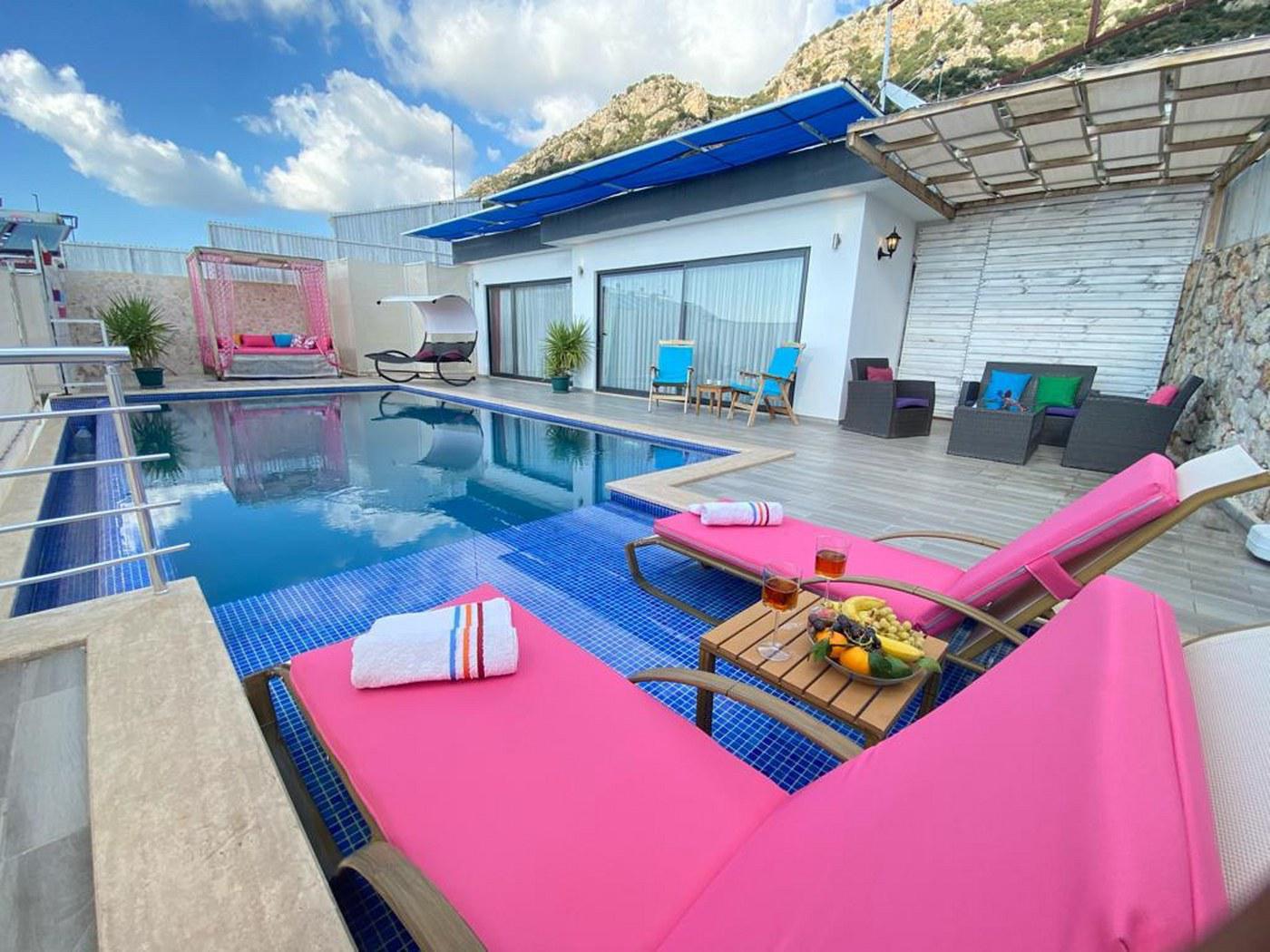 Villa Burcu - Muhafazakar, Isıtmalı Havuzlu Kiralık Villa |