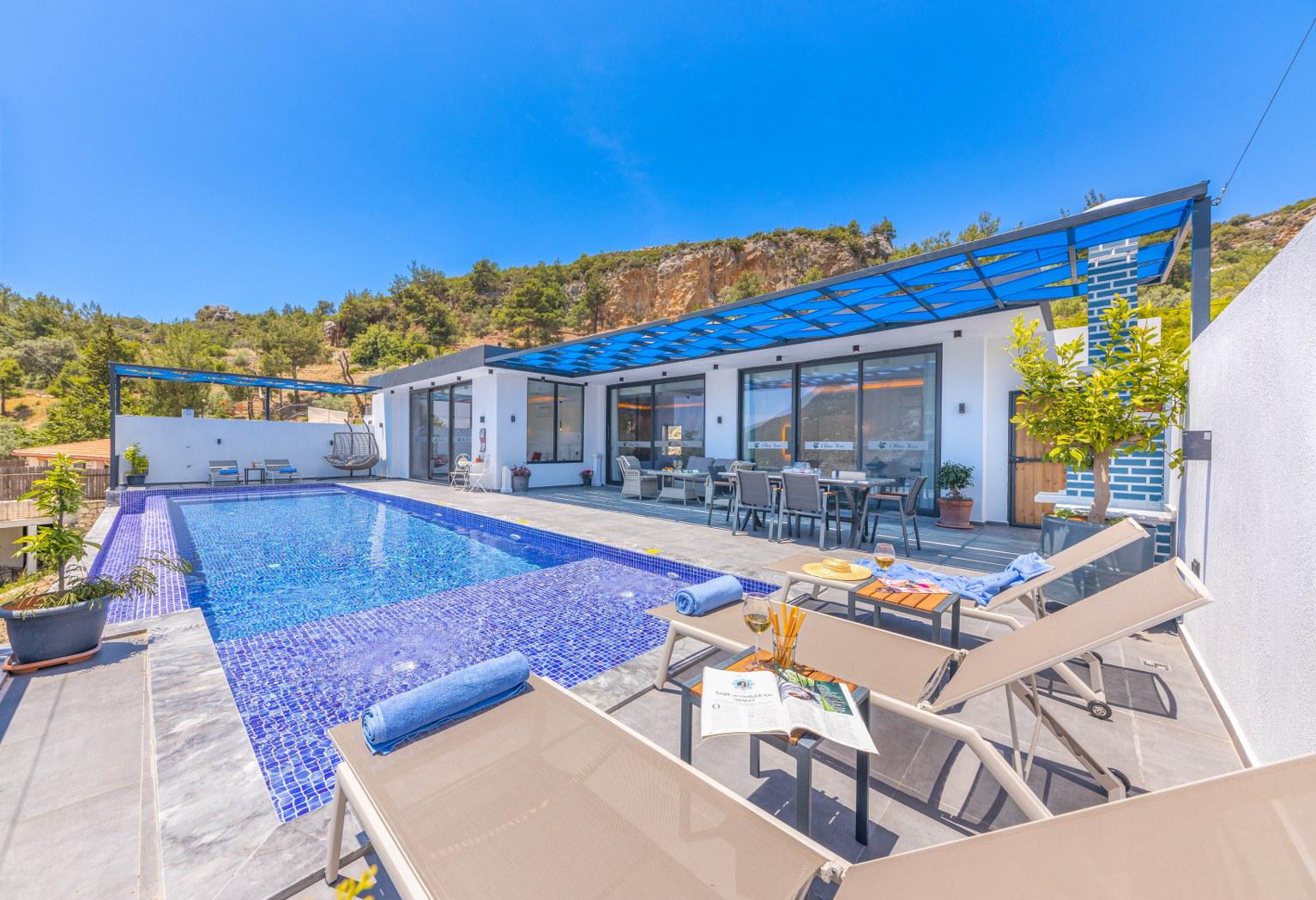 Villa Olive Tree  - Bahçeli, Jakuzili ve Muhafazakar Kiralık Villa