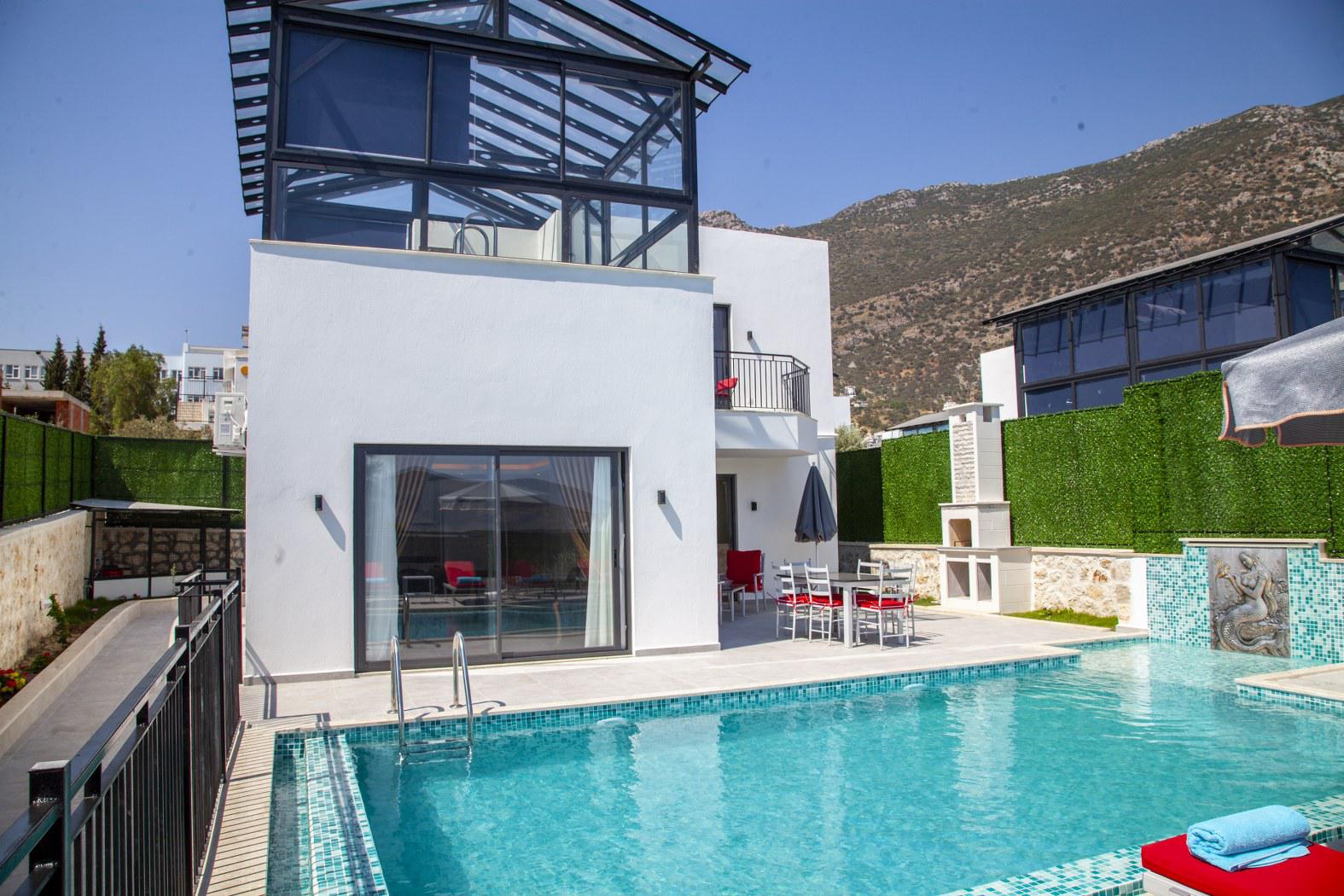 VİLLA BAY ÖZGÜR - Isıtmalı Havuzlu, Deniz Manzaralı Villa Kiralama