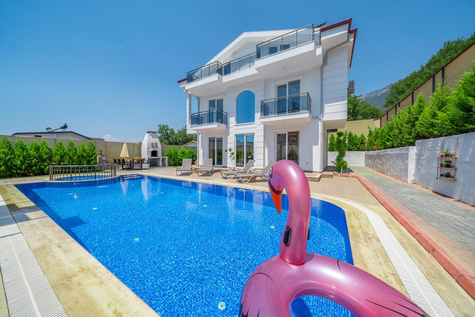 Villa Laçin - Jakuzi, Doğa Manzaralı Villa Kiralama