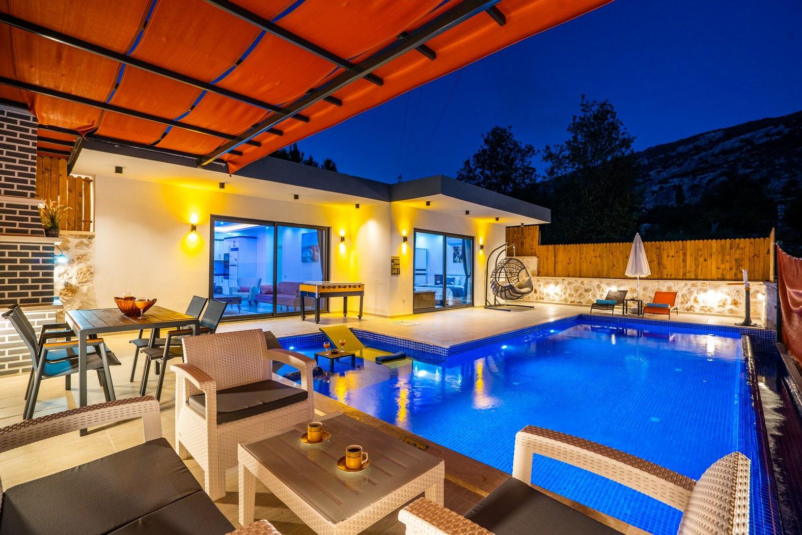 Villa Pinova Duo - Korunaklı Havuz Alanlı Villa Kiralama
