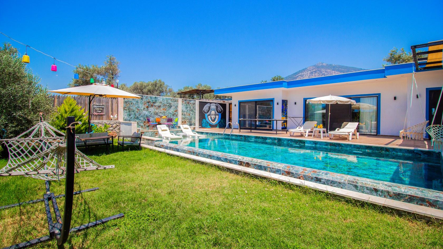VİLLA PEKER - Muhafazakar, Jakuzili, Masa Tenisli Kiralık Villa