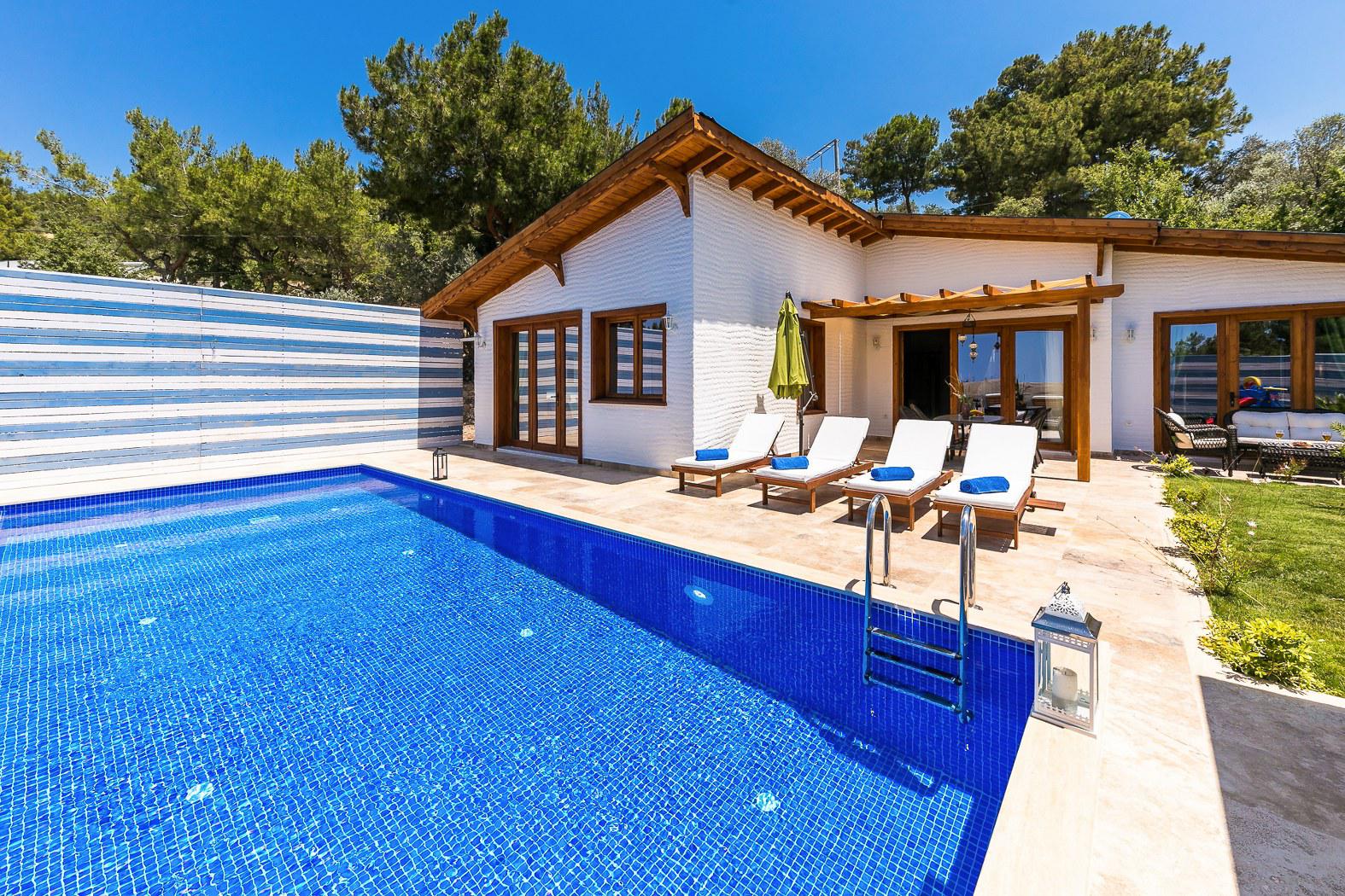 Villa Sunset 2 - Masa Tenisli ve Jakuzili Kiralık Villa