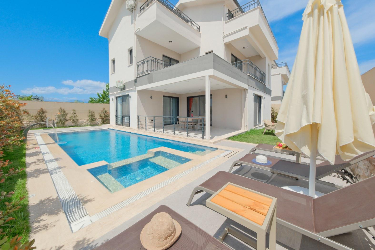 Villa Ayy | Fethiye Seydikemer 10 Kişilik Kiralık Villa