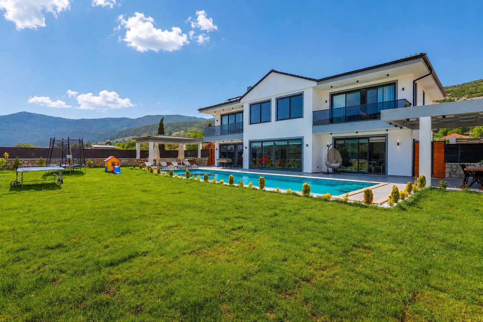 Villa Beyaz Saray - Isıtmalı, Hamamlı ve Jakuzili Kiralık Villa