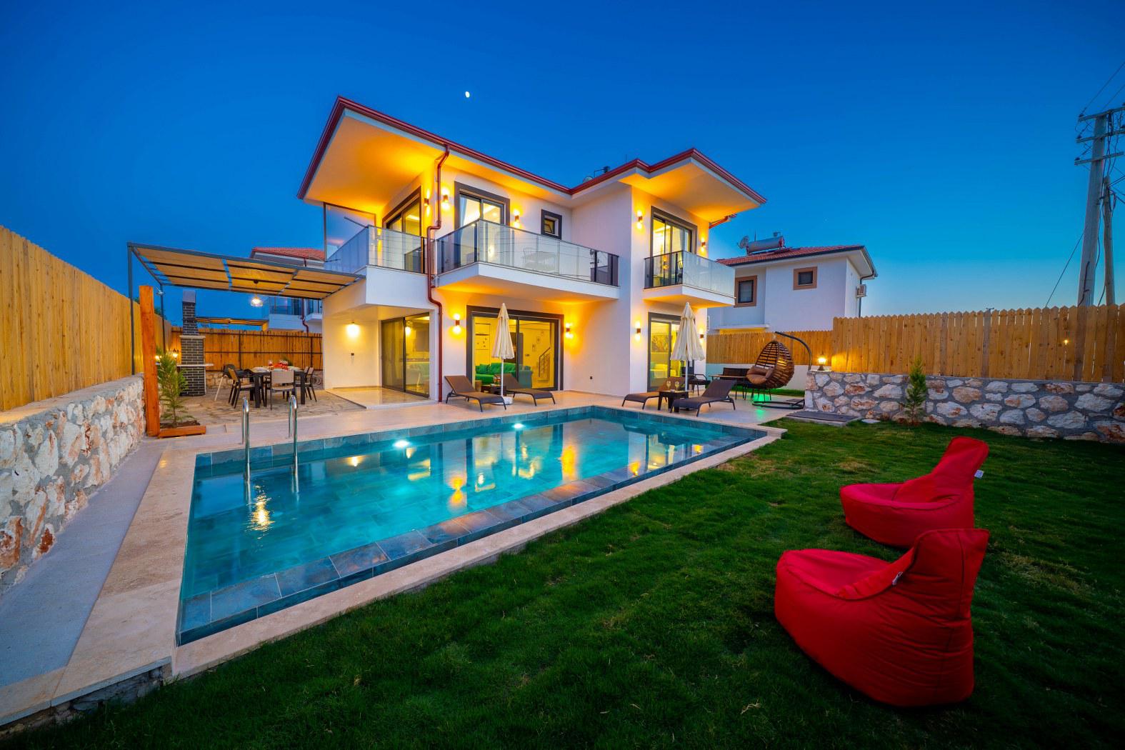 Villa Blue Moon - Jakuzili, 6 Kişilik Villa Kiralama