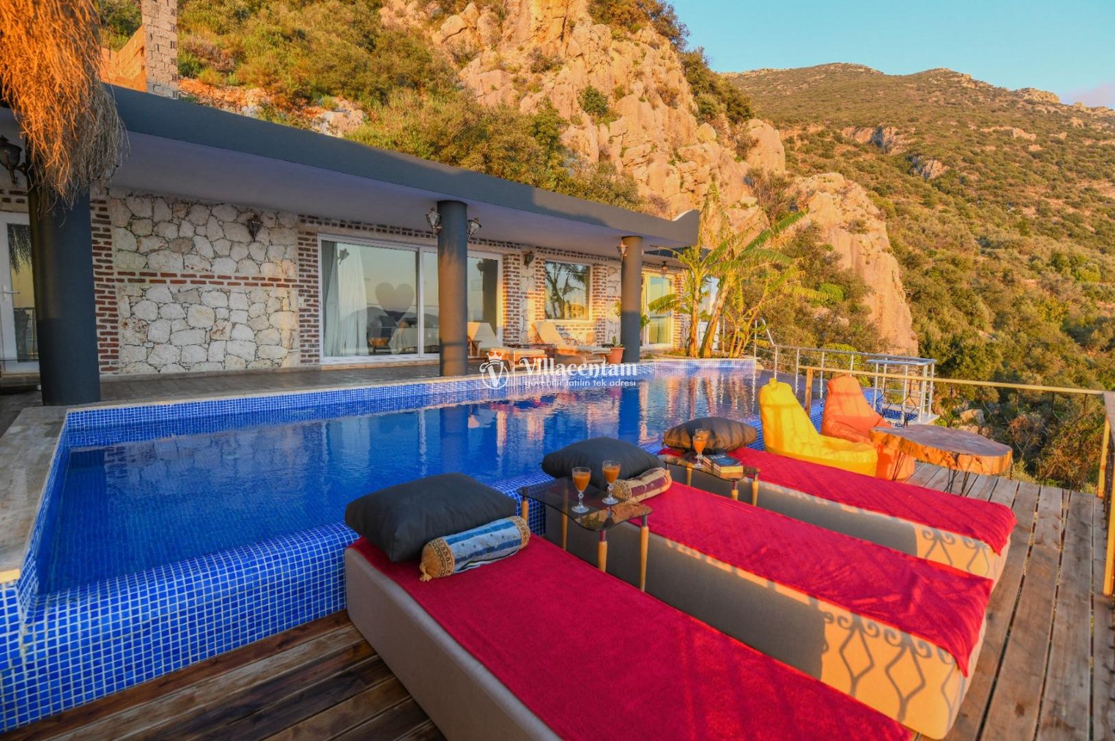 VİLLA ÇIRAĞAN SAMUİ