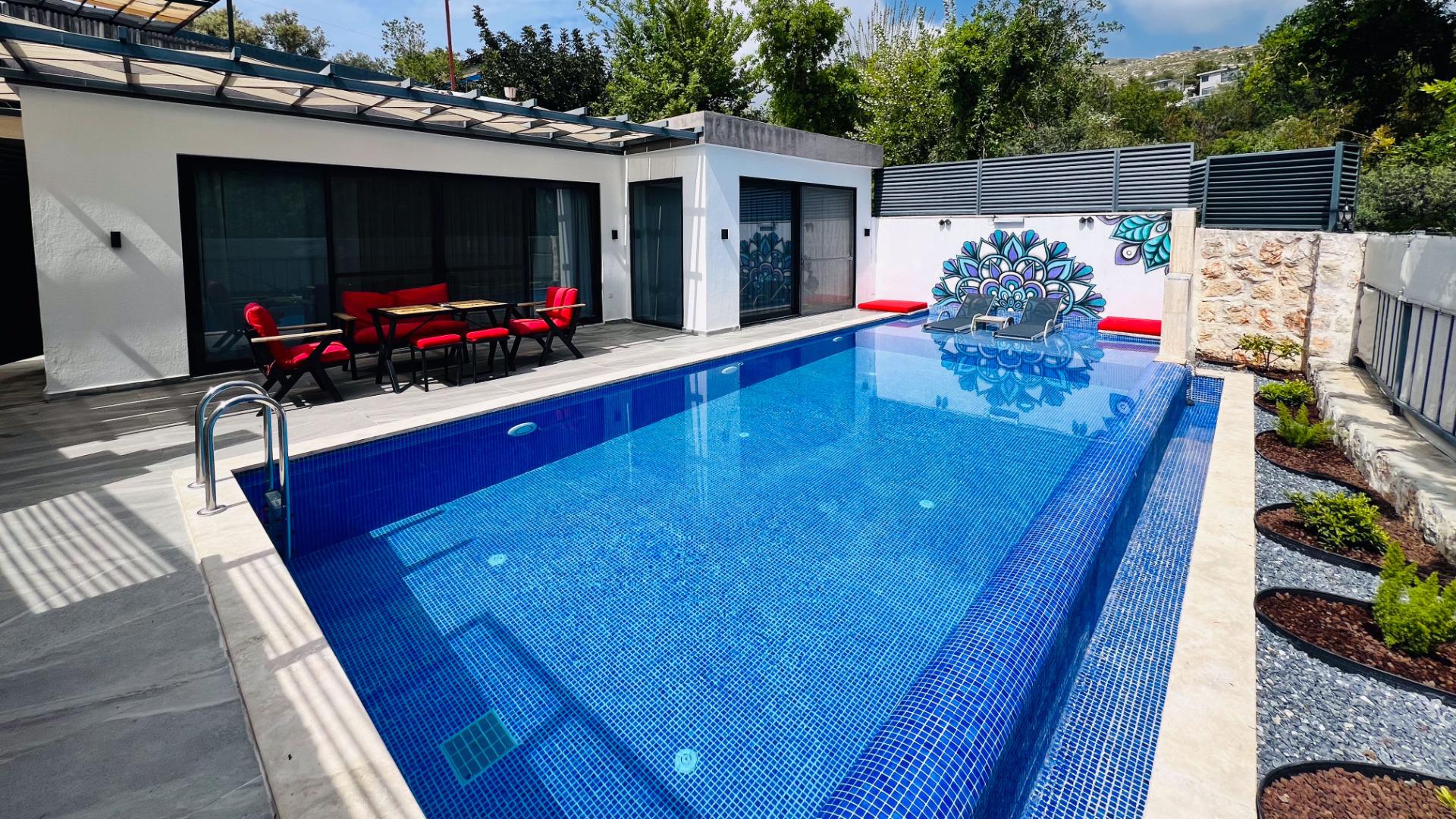 Villa Lantana - Geniş Havuzlu ve Korunaklı Villa Kiralama
