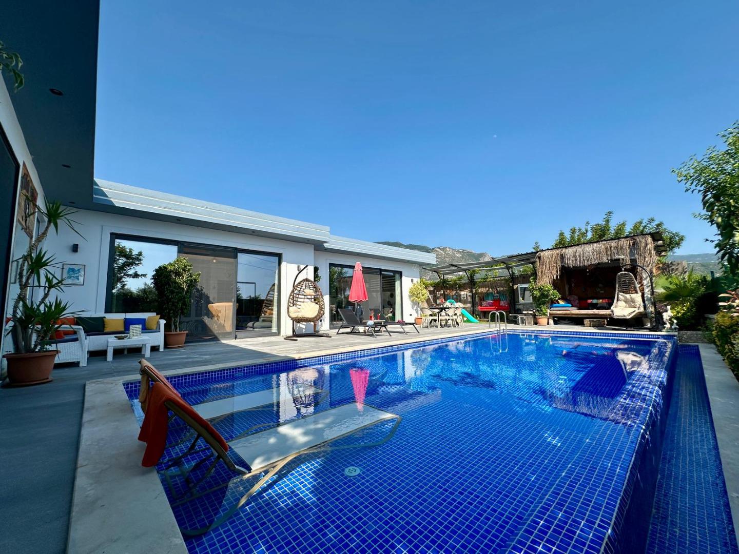 Villa Renk - Saunalı, TV Odalı Kiralık Villa