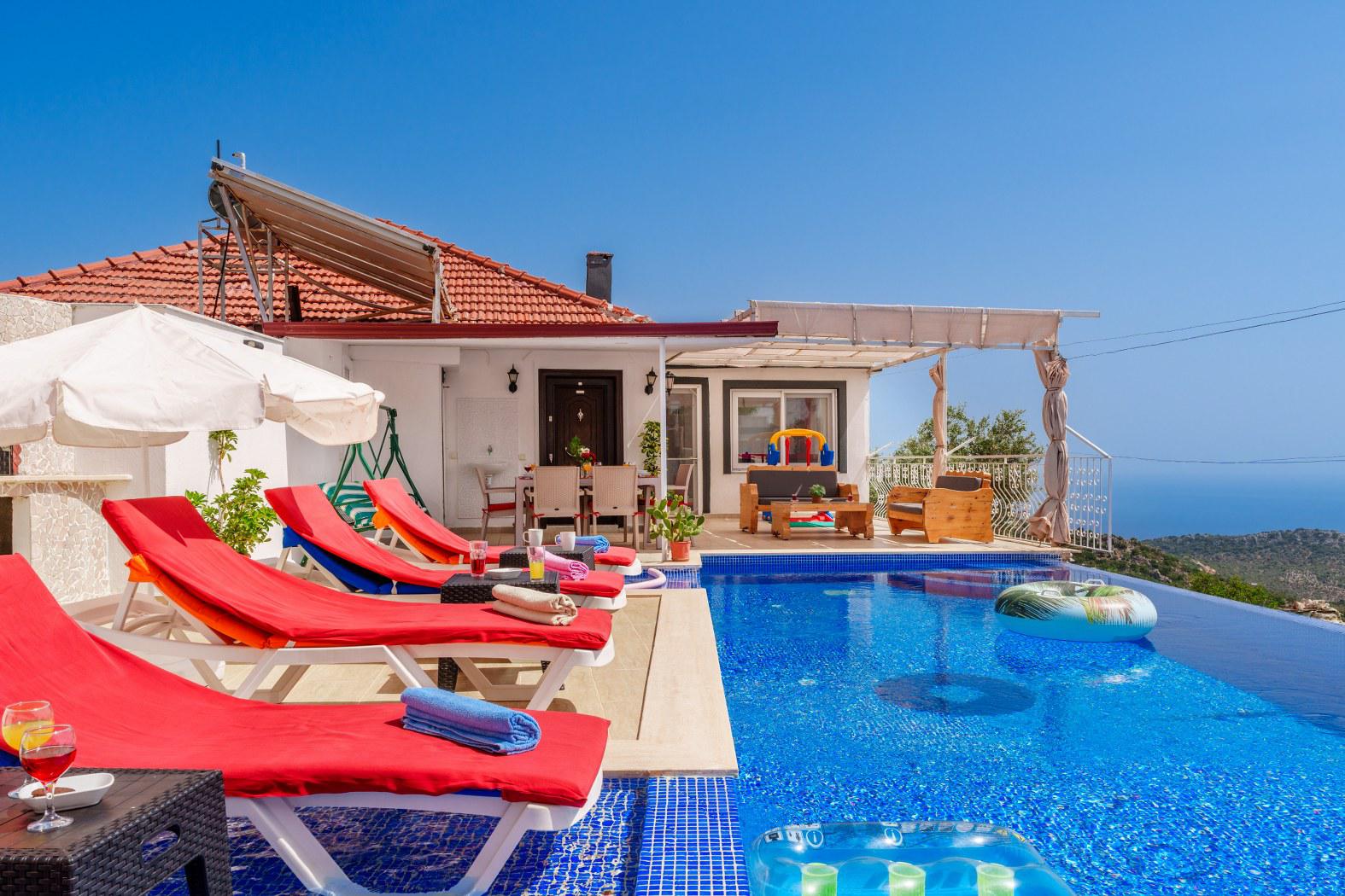Kalkan Kördere'de Tam Korunaklı Deniz Manzaralı, Kiralık Villa
