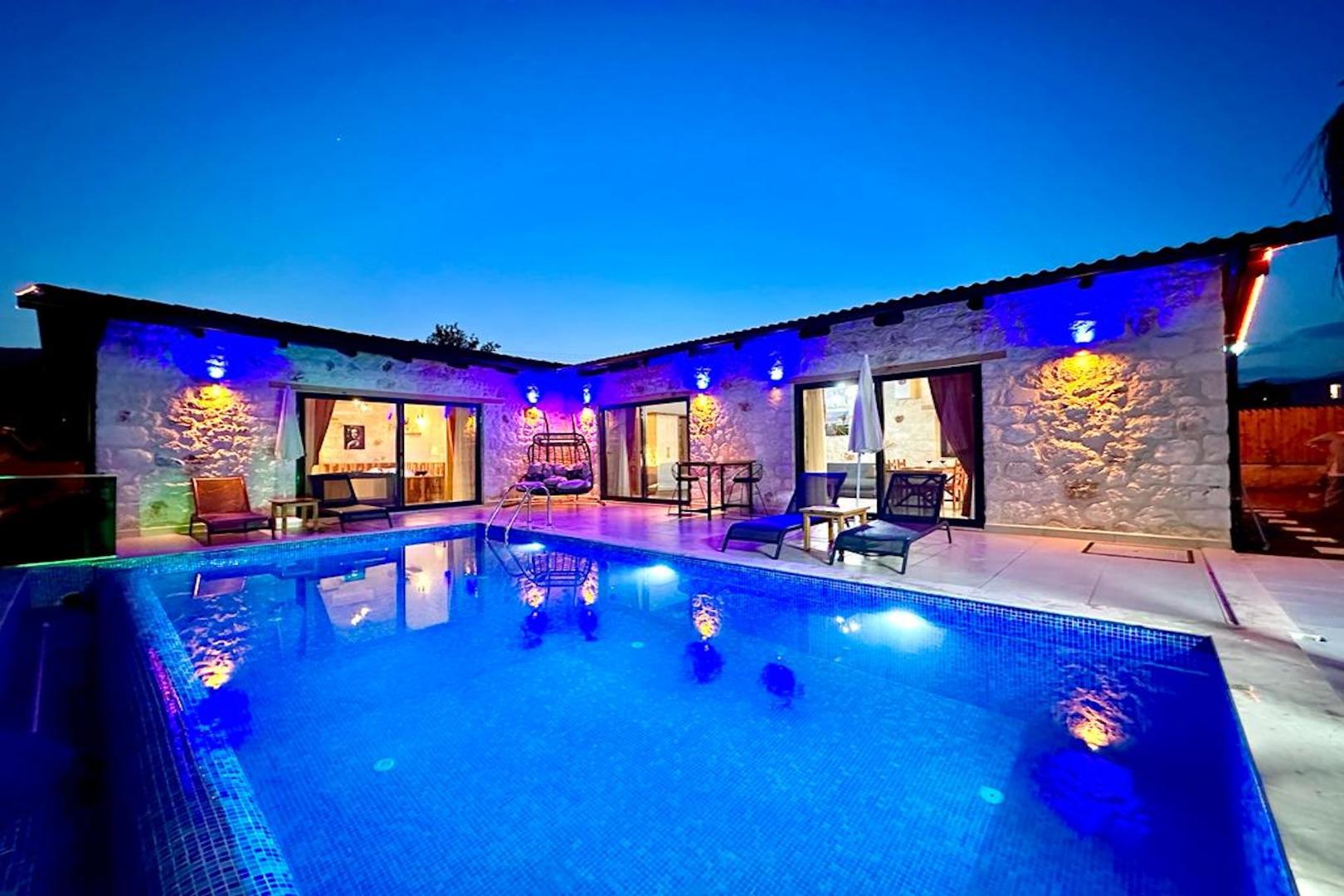 Villa Tomrul - Korunaklı Havuz Alanlı Villa Kiralama