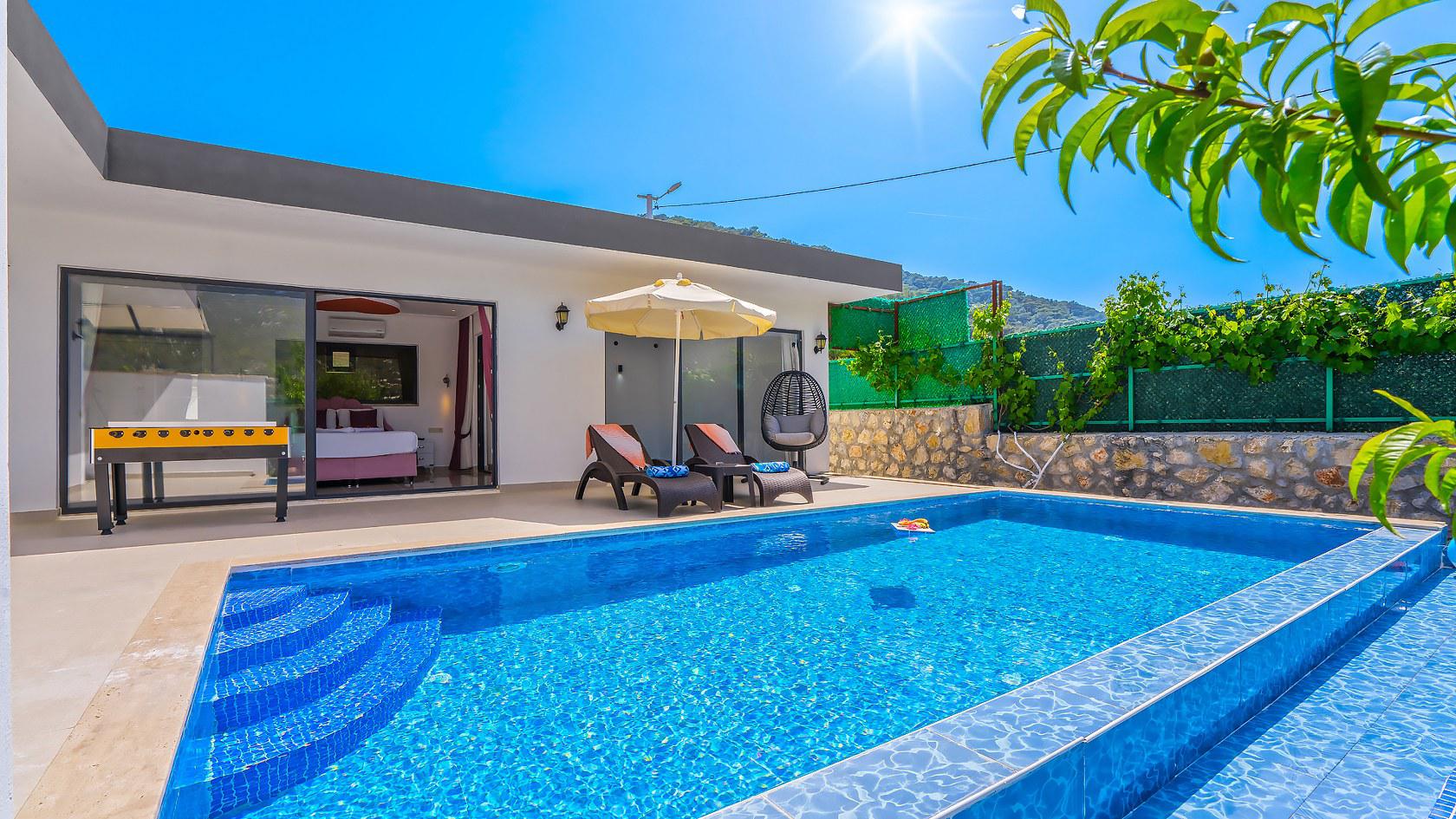 Villa Sakız Sarıbelen | Isıtmalı Havuzlu Muhafazakar Balayı Villası