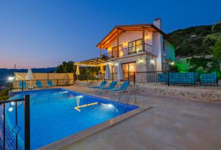 Villa Nazlı Sarıbelen - Kiralık Tatil Villası | Villacentam 