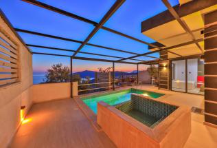 Villa Gusto 2 - Deniz Manzaralı ve Jakuzili Kiralık Villa