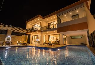 Villa Betül - Saunalı ve Geniş Havuzlu Kiralık Villa