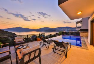 VİLLA RAİNBOW - Jakuzili Deniz Manzaralı Kiralık Villa