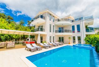 Villa Ovillam 2 - 10 Kişilik, Isıtmalı Havuzlu Kiralık Villa