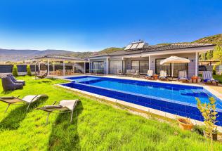 Villa Beyaz Saray Duo - Bahçeli ve Korunaklı Kiralık Villa