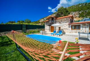 Villa Dağ Evi - Muhafazakar ve Jakuzili Kiralık Villa |