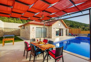 VİLLA GENCAY - Muhafazakar, Jakuzili, Masa Tenisli Kiralık Villa