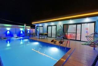 Villa Elfida - Kiralık Tatil Villası | Villacentam