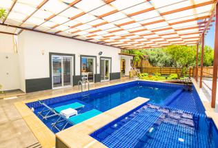 Villa Ceyda - Çocuk Havuzlu ve Jakuzili Kiralık Villa