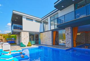 Villa Alyans | Kalkan Sarıbelen’de Kapalı Havuzlu Muhafazakar Villa
