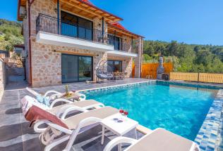 Villa Andora Hacıoğlan - Korunaklı Havuz Alanlı Villa Kiralama