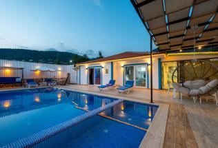 Villa Armadale - Korunaklı Havuz Alanlı Villa Kiralama