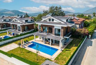 Villa Capella Sirius - Denize Yakın, Geniş Bahçeli Kiralık Villa |