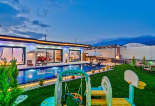Villa Kerem - Geniş Havuzlu Villa Kiralama