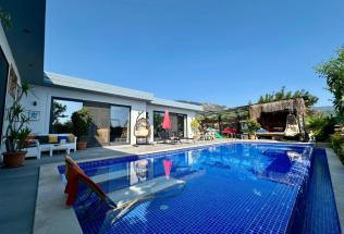 Villa Renk - Saunalı, TV Odalı Kiralık Villa