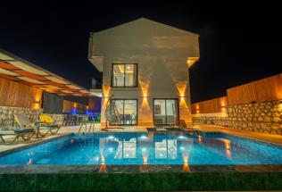 VİLLA ŞİRİNLER 1 - Muhafazakar, Jakuzili Kiralık Villa