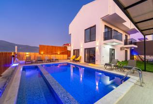 VİLLA ŞİRİNLER 2 - Muhafazakar, Jakuzili, Masa Tenisli Kiralık Villa